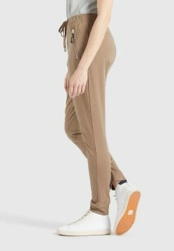 Khujo Sweatpants Tapered Broek Alenia Dames Lichtbruin -Exporteren Kleding Pracht Winkel 09d33f07b401096e02eca121db1698ed