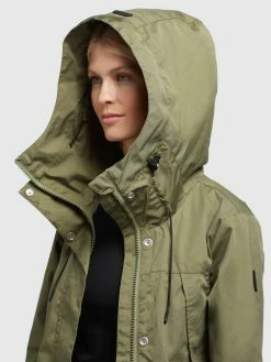 Khujo Parkas Tussenparka Aira Dames Olijfgroen -Exporteren Kleding Pracht Winkel e9a5a662014722669acb6ce00299b97b